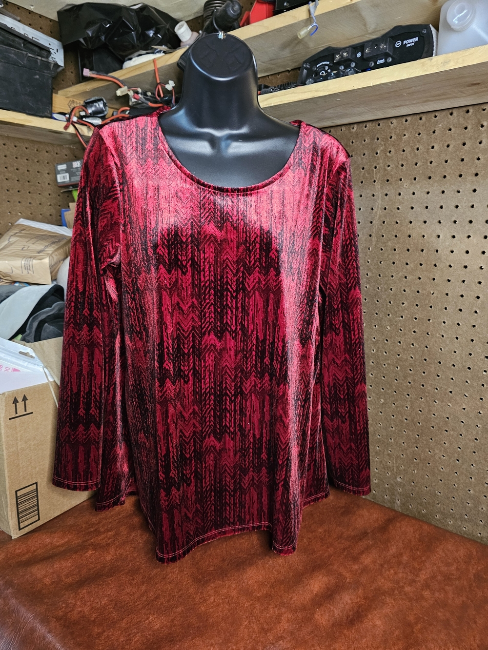 Intro Stretch Red Black Chevron Pattern Long Sleeve Knit Top Small
